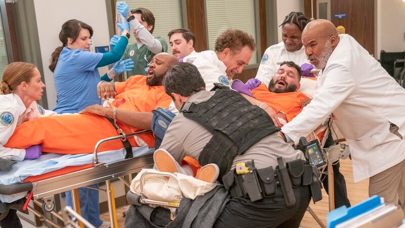 l-r: Allison Tolman als Alex, Mekki Leeper als Matt, David Alan Grier als Dr. Ron. – Bild: NBC /​ Ron Batzdorff