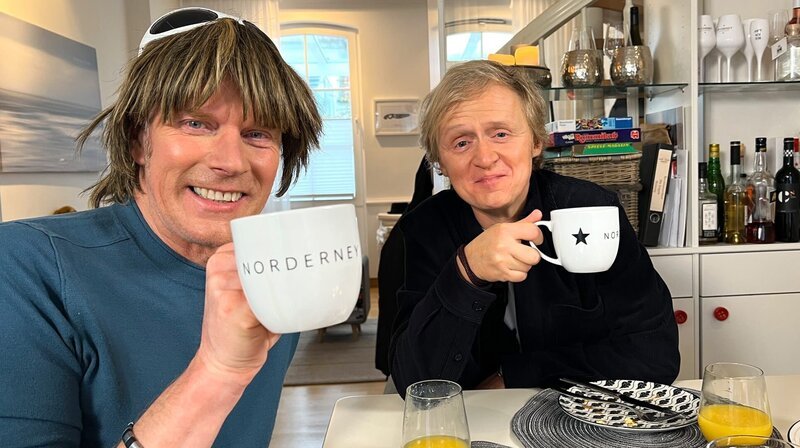 Pierre M. Krause besucht den Partyschlagersänger Mickie Krause in seinem Haus auf der Insel Norderney. – Bild: SWR