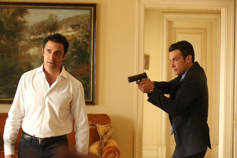 L-R: Marquis de Chaussin (Gilles Marini) und James Aubrey (John Boyd). – Bild: Fox and its related entities