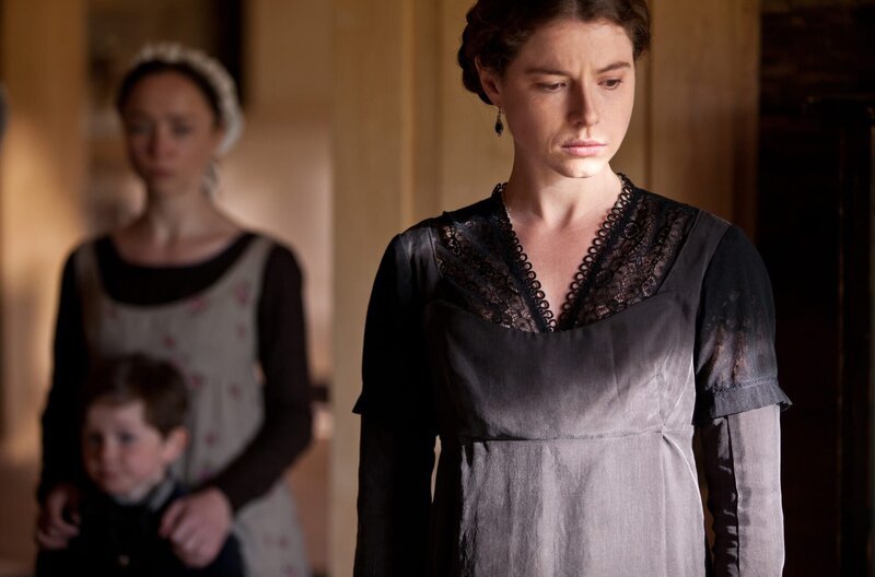 Katya (Emily Taafe, l.), Prinzessin Marya (Jessie Buckley) – Bild: WDR/​BBC