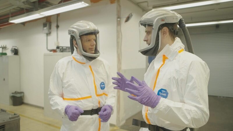 Absatzeinbruch, Streiks, drohende Werkschließungen: Ist das Autoland Deutschland am Ende? Am Tag der Arbeit fühlt ZDF-Wirtschaftsexperte Florian Neuhann dem deutschen Job-Motor den Puls. – Bild: ZDF und Mirko Schernickau