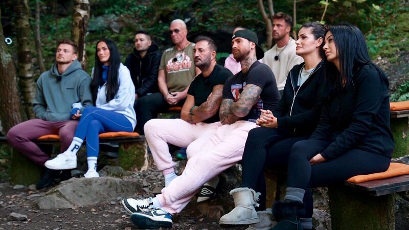 Gruppe bei der Nominierung – Bild: RTLZWEI