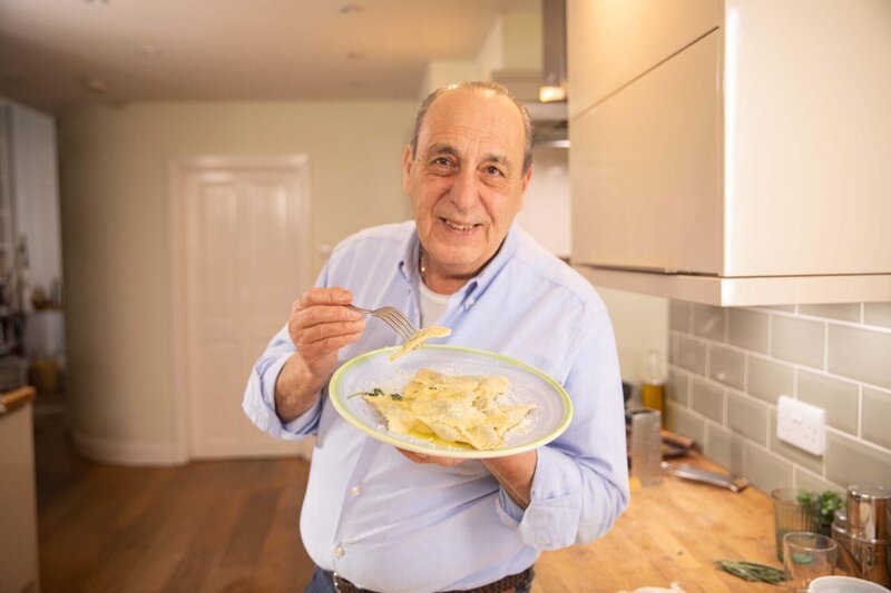 Gennaro Contaldo – Bild: Jamie Oliver Enterprises Ltd, photography Renzo Luzardo