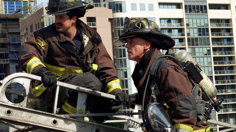 Otis (Yuri Sardarov, l.), Christopher Hermann (David Eigenberg) – Bild: TVNOW /​ NBC Universal