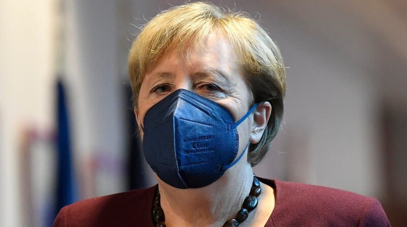 Angela Merkel mit Maske beim Treffen des Europäischen Rats. – Bild: ZDF und rbb/​SWR/​MDR/​Looksfilm/​Europäische Union