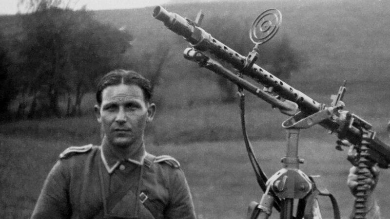 Walter Boeckel, der Vater des Autors, als Ausbilder seiner Kompagnie. – Bild: ZDF und COIN FILM / Baum-Film Walter Boeckel, der Vater des Autors, als Ausbilder seiner Kompagnie. – Bild: ZDF und COIN FILM / Baum-Film