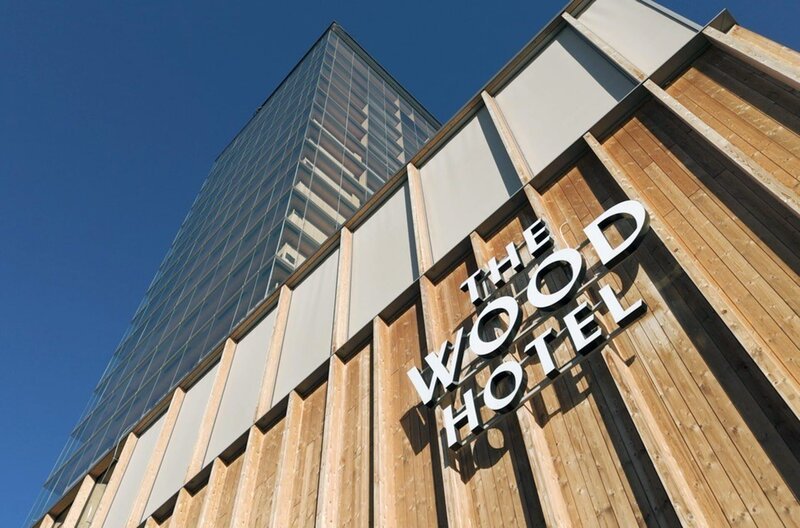 Das „Wood Hotel“ im nordschwedischen Skellefteå hat als eines der weltweit höchsten Holzhochhäuser in puncto Nachhaltigkeit die Nase vorn. – Bild: Mic Thiemann/​qatsi.tv