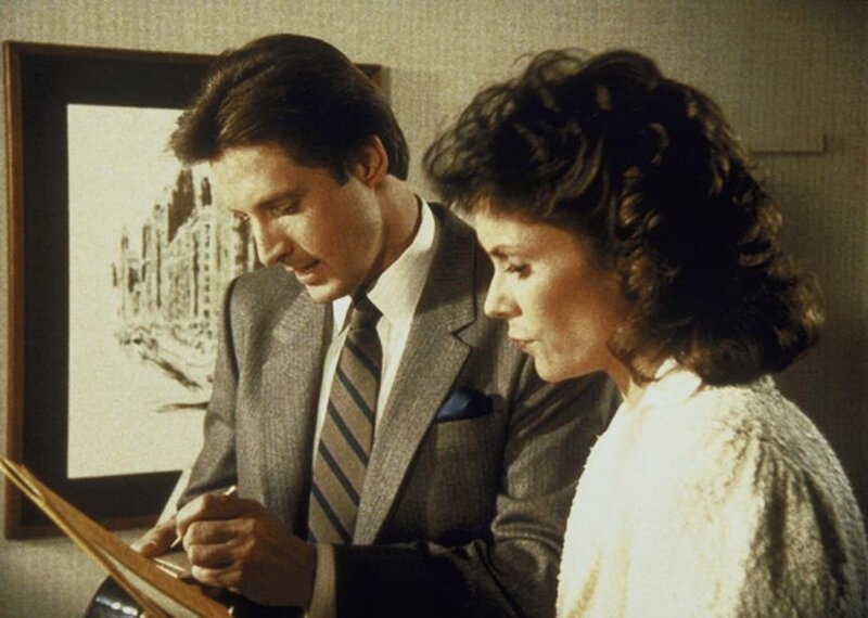 Um Lees (Bruce Boxleitner, l.) Onkel in einer aussichtslosen Lage zu helfen, gehen Lee und Amanda (Kate Jackson, r.) der Angelegenheit nach. – Bild: CBS Television