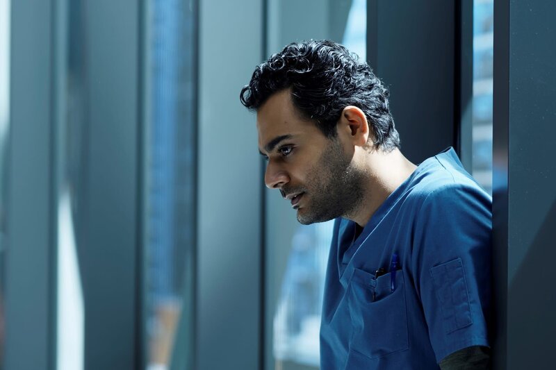 Hamza Haq als Dr. Bashir ìBashî Hamed – Bild: NBC /​ Universal