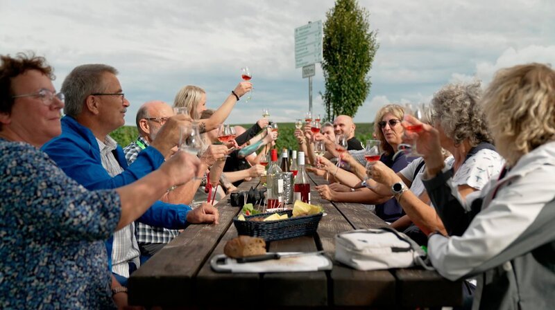 Und Prost! – Bild: NDR/​SWR/​Leon Kämmner