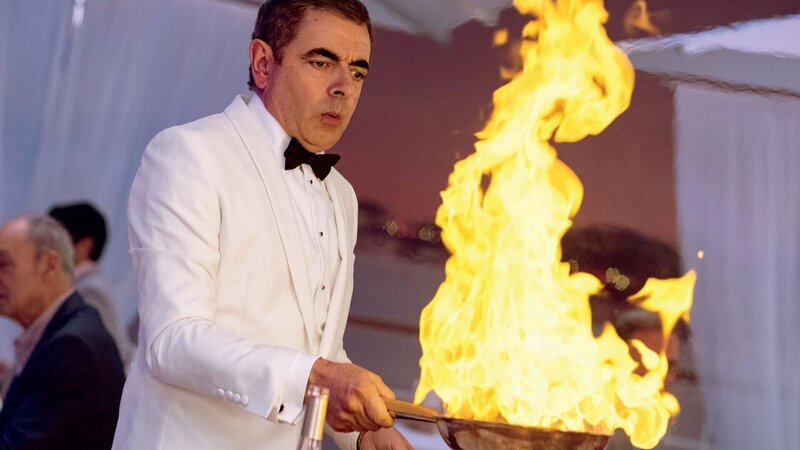Johnny English (Rowan Atkinson) Die Verwendung des sendungsbezogenen Materials ist nur mit dem Hinweis und Verlinkung auf RTL+ gestattet. – Bild: RTL / Universal Studios Johnny English (Rowan Atkinson) Die Verwendung des sendungsbezogenen Materials ist nur mit dem Hinweis und Verlinkung auf RTL+ gestattet. – Bild: RTL / Universal Studios