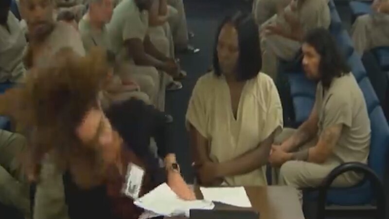 Szene aus dem Gerichtssaal. – Bild: Crime + Investigation