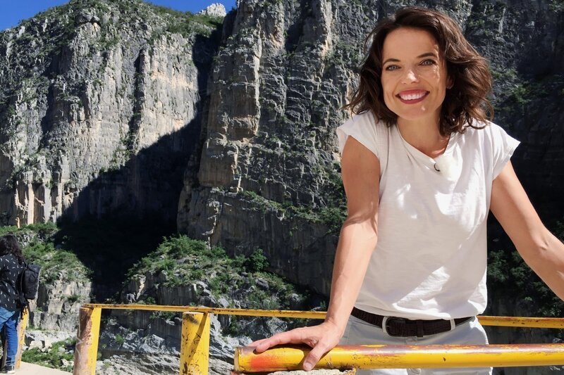 In der Wüste La Huasteca in Mexiko: Mona Vetsch – Bild: SRF