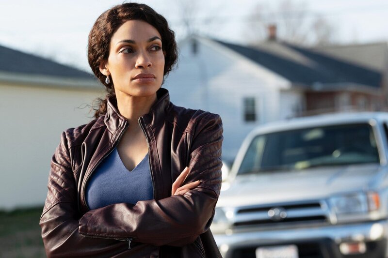 Im Kampf gegen einen übermächtigen Gegner: Rosario Dawson als Bridget Meyer – Bild: SRF/​Motion Picture/​20th Television