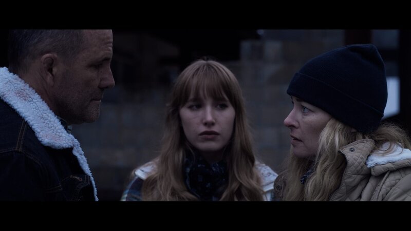 L-R: Alan Weddle (Chris Bruno), Emily Weddle (Allison Gold), Cami Weddle (Jessica Morris) – Bild: OneGate Media GmbH
