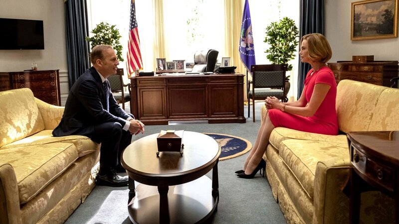 Präsident Chambers (Bob Odenkirk, l.); Charlotte Field (Charlize Theron, r.) – Bild: PLURIMEDIA (SND / Point Grey Pictures / Denver and Delilah Productions / Good Universe) Präsident Chambers (Bob Odenkirk, l.); Charlotte Field (Charlize Theron, r.) – Bild: PLURIMEDIA (SND / Point Grey Pictures / Denver and Delilah Productions / Good Universe)