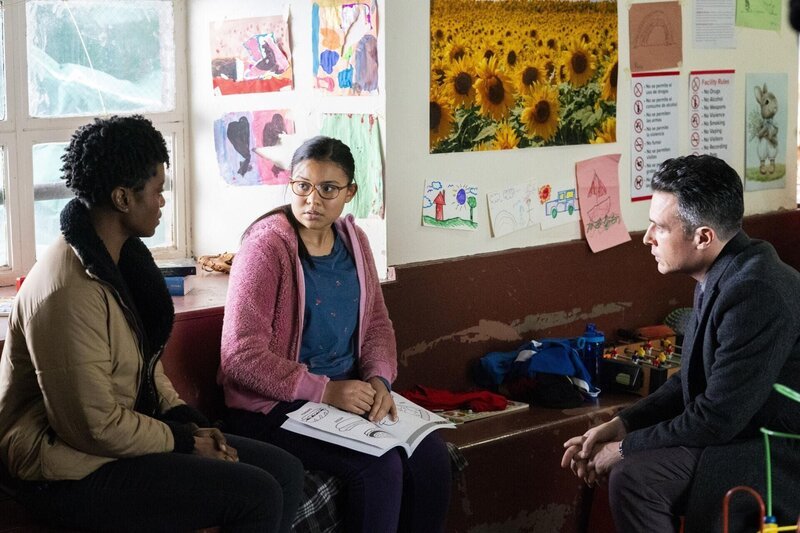 (v.l.n.r.) FBI SA Tiffany Wallace (Katherine Renee Kane); Emma (Tatiana Ydalia Espaillat); FBI SA Stuart Scola (John Boyd) – Bild: CBS Broadcasting, Inc. /​ Bennett Raglin