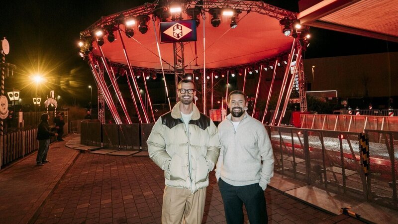 Person: Joko Winterscheidt(l.); Klaas Heufer-Umlauf; – Bild: Joyn