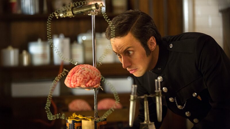 George Crabtree (Jonny Harris) – Bild: Shaftesbury