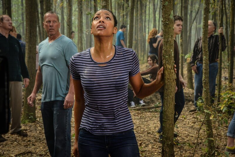 Für Eva (Kylie Bunbury, M.) ist es besonders schwer, in der Realität Fuß zu fassen. Vor allem, weil sie nebenbei noch eine besondere Aufgabe zu lösen hat … – Bild: CBS Studios Inc. /​ Brownie Harris