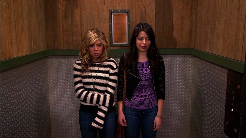 L-R: Sam Puckett (Jennette McCurdy), Carly Shay (Miranda Cosgrove) – Bild: ViacomCBS