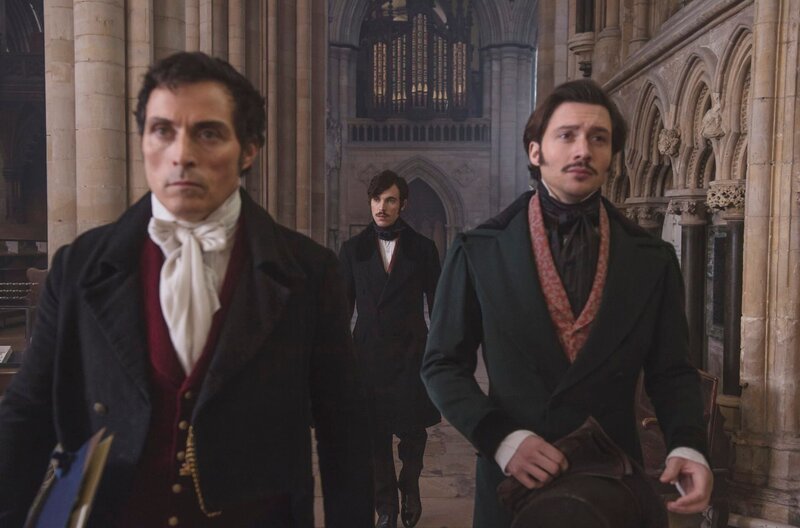 Lord Melbourne (Rufus Sewell), Prinz Albert (Tom Hughes) und Prinz Ernest (David Oakes). – Bild: WDR/Mammoth Screen Limited/ITV Lord Melbourne (Rufus Sewell), Prinz Albert (Tom Hughes) und Prinz Ernest (David Oakes). – Bild: WDR/Mammoth Screen Limited/ITV