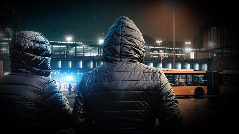 Mobbing, Raub und Körperverletzung – die Gewaltbereitschaft bei Jugendlichen nimmt zu. – Bild: ZDF und creaframe