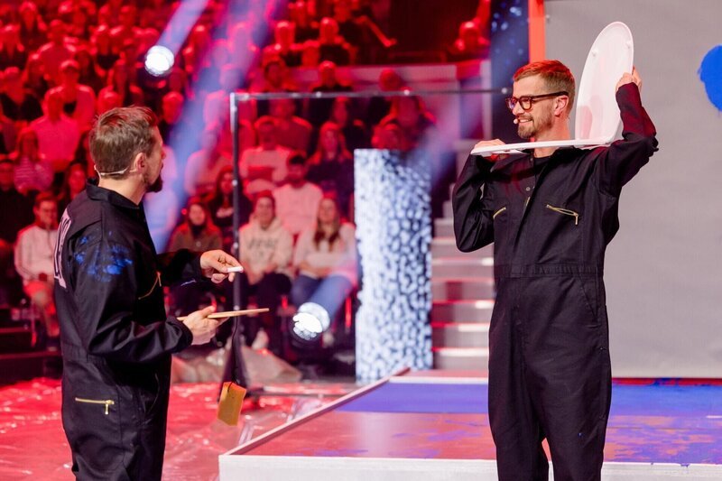 Klaas Heufer-Umlauf (l.); Joko Winterscheidt (r.) – Bild: Joyn /​ Nadine Rupp