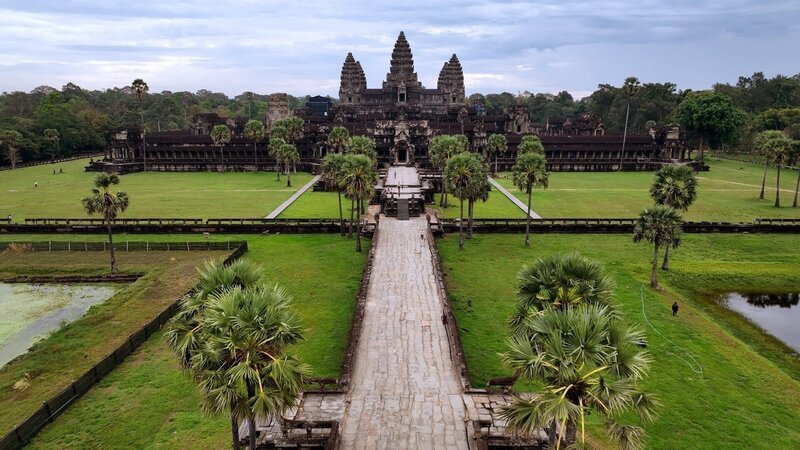 Die Tempelanlage von Angkor Wat aus dem 12. Jahrhundert ist das Wahrzeichen Kambodschas. – Bild: 3sat Die Tempelanlage von Angkor Wat aus dem 12. Jahrhundert ist das Wahrzeichen Kambodschas. – Bild: 3sat