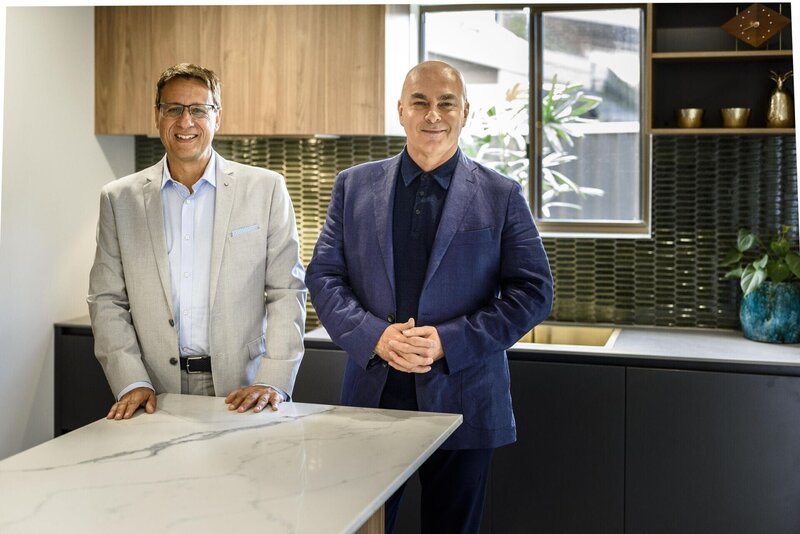 Andrew Winter (l.); Neale Whitaker (r.) – Bild: 2018 Foxtel Management Pty Limited and Beyond Entertainment Limited Lizenzbild frei