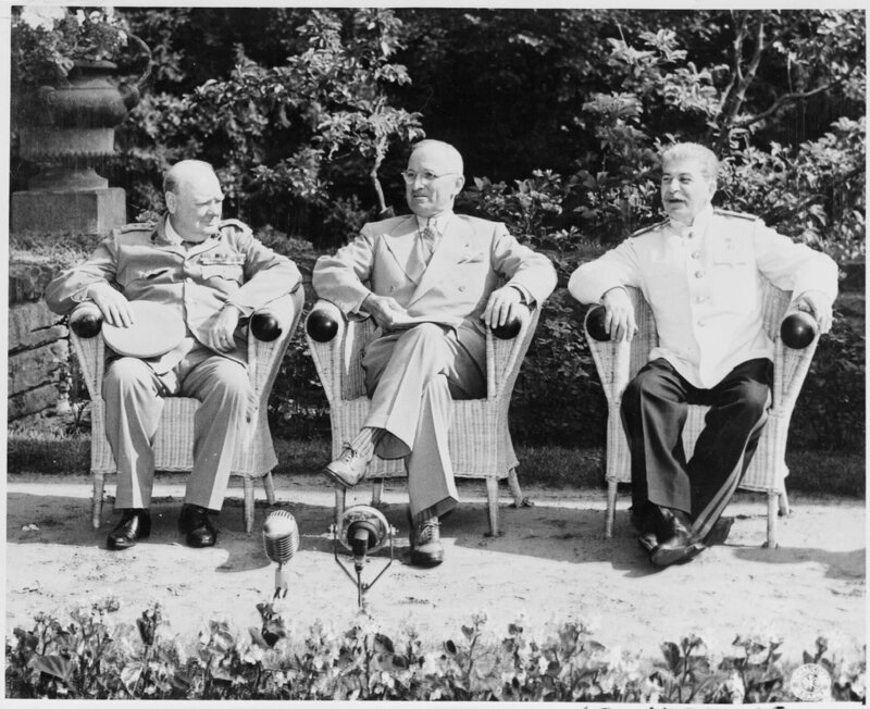 L – R: Winston Churchill, Trueman, Joseph Stalin – Bild: 3dd /​ THE HISTORY CHANNEL
