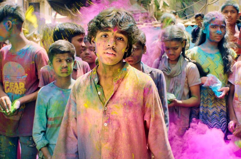 Ranji (Shan Robitzky) beim Holi-Fest. Weiteres Bildmaterial finden Sie unter www.br-foto.de. – Bild: BR/KiKA/NDR/Wild Bunch Germany/NFP neue film produktion Ranji (Shan Robitzky) beim Holi-Fest. Weiteres Bildmaterial finden Sie unter www.br-foto.de. – Bild: BR/KiKA/NDR/Wild Bunch Germany/NFP neue film produktion