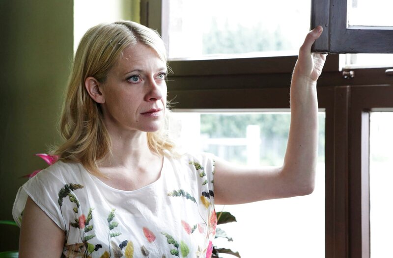 Sophie Haas (Caroline Peters) bekommt Druck von Kauth. – Bild: ARD/​Michael Böhme