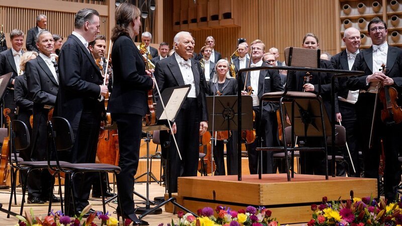 Zubin Mehta und die Wiener Philharmoniker. – Bild: ZDF und ORF/​Brucknerhaus Linz/​Reinhard Winkler
