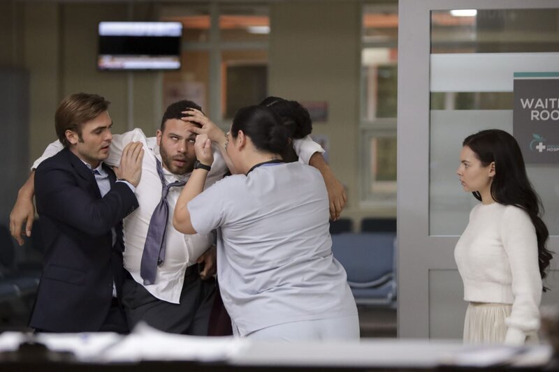 (v.l.n.r.) Ben Pownall (Alex Roe); Xander McClure (Ian Verdun); Ryn (Eline Powell) – Bild: Freeform