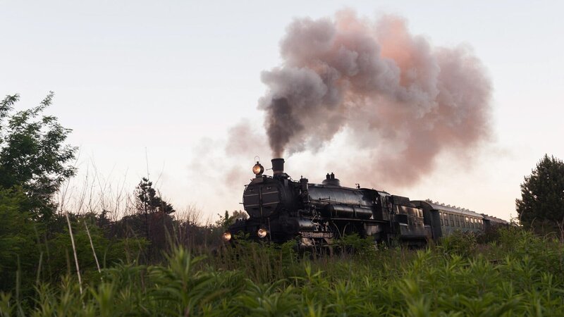 Die Schnellzuglok 310.23, auch als „Adriatic“ bezeichnet, brachte die Reiselustigen aus den Zentren der Monarchie an die k.-u.-k.-Riviera bei Abbazia. – Bild: ZDF und ORF/Gernot Stadler Die Schnellzuglok 310.23, auch als „Adriatic“ bezeichnet, brachte die Reiselustigen aus den Zentren der Monarchie an die k.-u.-k.-Riviera bei Abbazia. – Bild: ZDF und ORF/Gernot Stadler