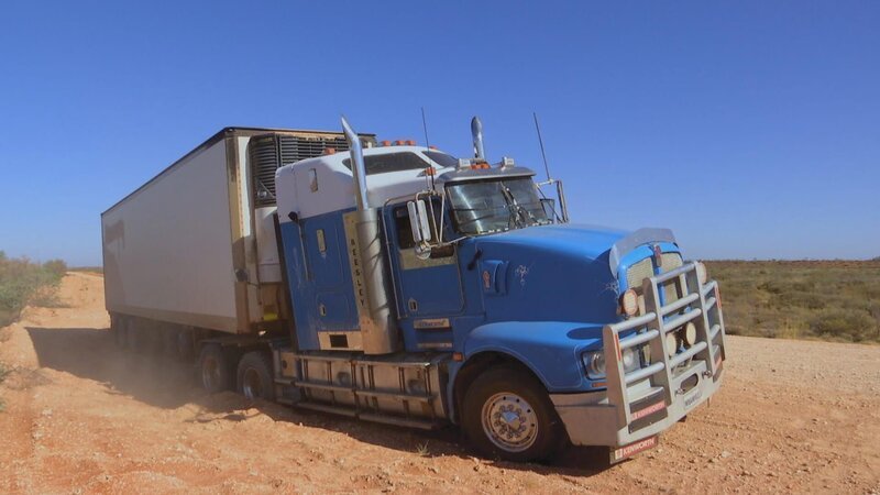 Truck on the road. – Bild: Warner Bros. Discovery