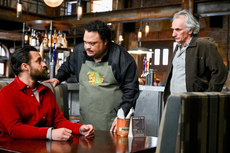 (v.li.): Jake Johnson (Grey McConnell), Adrian Martinez (Tookie Alvarez), Matt Craven (Michael McConnell). – Bild: ORF/​Disney/​ABC/​John Fleenor