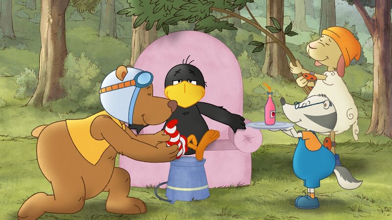 Socke lässt sich von seinen Freunden verwöhnen. – Bild: SWR/​NDR/​Akkord Film