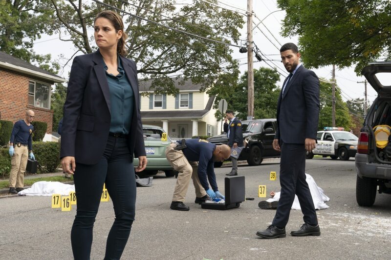 Maggie Bell (Missy Peregrym, l.); Omar Adom Zidan (Zeeko Zaki, r.) – Bild: 2018 CBS Broadcasting, Inc. All Rights Reserved /​ Michael Parmelee Lizenzbild frei