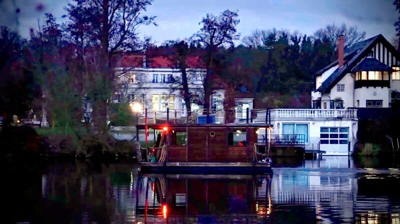 Das Landhaus Adlon am Lehnitzsee in Potsdam – Bild: SWR/NDR/zero one film/Maurice Weiss Das Landhaus Adlon am Lehnitzsee in Potsdam – Bild: SWR/NDR/zero one film/Maurice Weiss