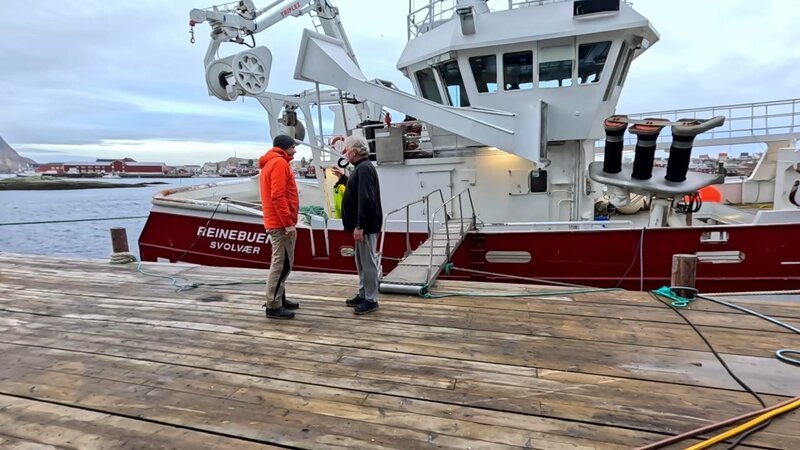 Ein Team von „planet e.“ fuhr zu den letzten Walfängern Europas und fuhr einige Tage auf einem Schiff mit, um sich ein Bild zu machen. – Bild: ZDF