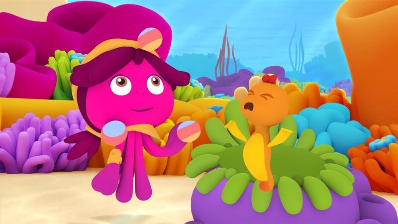Zippi ist wach geworden und Maari versucht ihn abzulenken. – Bild: KiKA/​Bigchild Entertainment