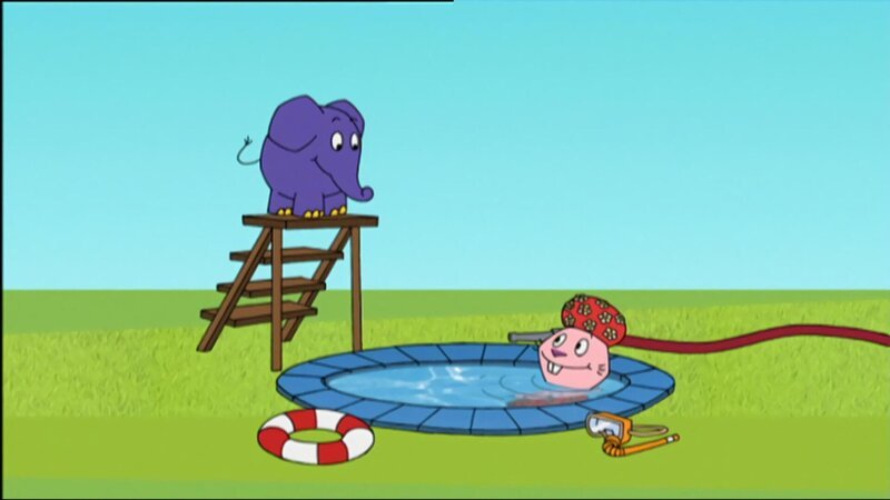 Hase und Elefant wagen einen Sprung ins Wasser. – Bild: WDR