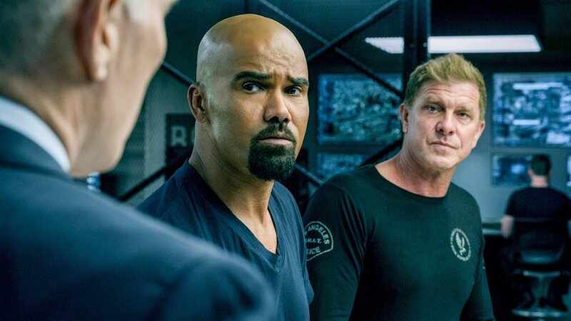 Daniel ‚Hondo‘ Harrelson und Dominique Luca – Bild: ORF/​Sony Pictures/​CBS