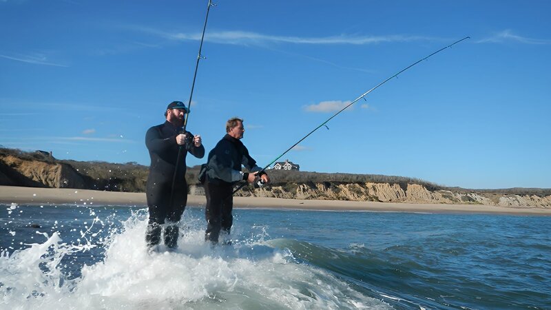 Eric and Toad in the water. – Bild: Discovery Communications
