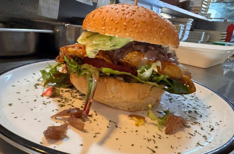Worschtkopp: Rindfleisch-Burger. – Bild: HR/​Tanja Höschele