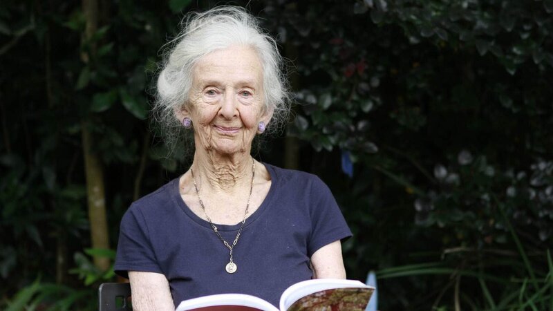 Millicent Jones, Nachbarin – Bild: RTL /​ WT DocPty Ltd
