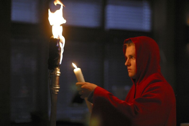Peter (Zachary Ty Bryan) gehört einem geheimen Orden an, die Dämon beschwören. – Bild: TM + © Twentieth Century Fox Film Corporation. All Rights Reserved. Lizenzbild frei