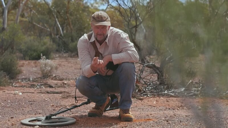 Rick Fishers with gold nuggets. – Bild: Warner Bros. Discovery